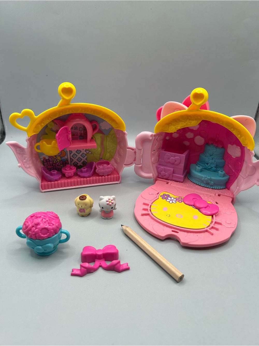 Sanrio Hello Kitty & Friends Minis Mini Doll Figure Tea Party Playset